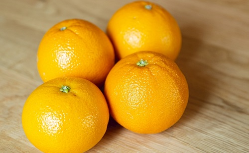 摸橘子手變紅?被人工調(diào)色的橘子皮背后的食品安全問題